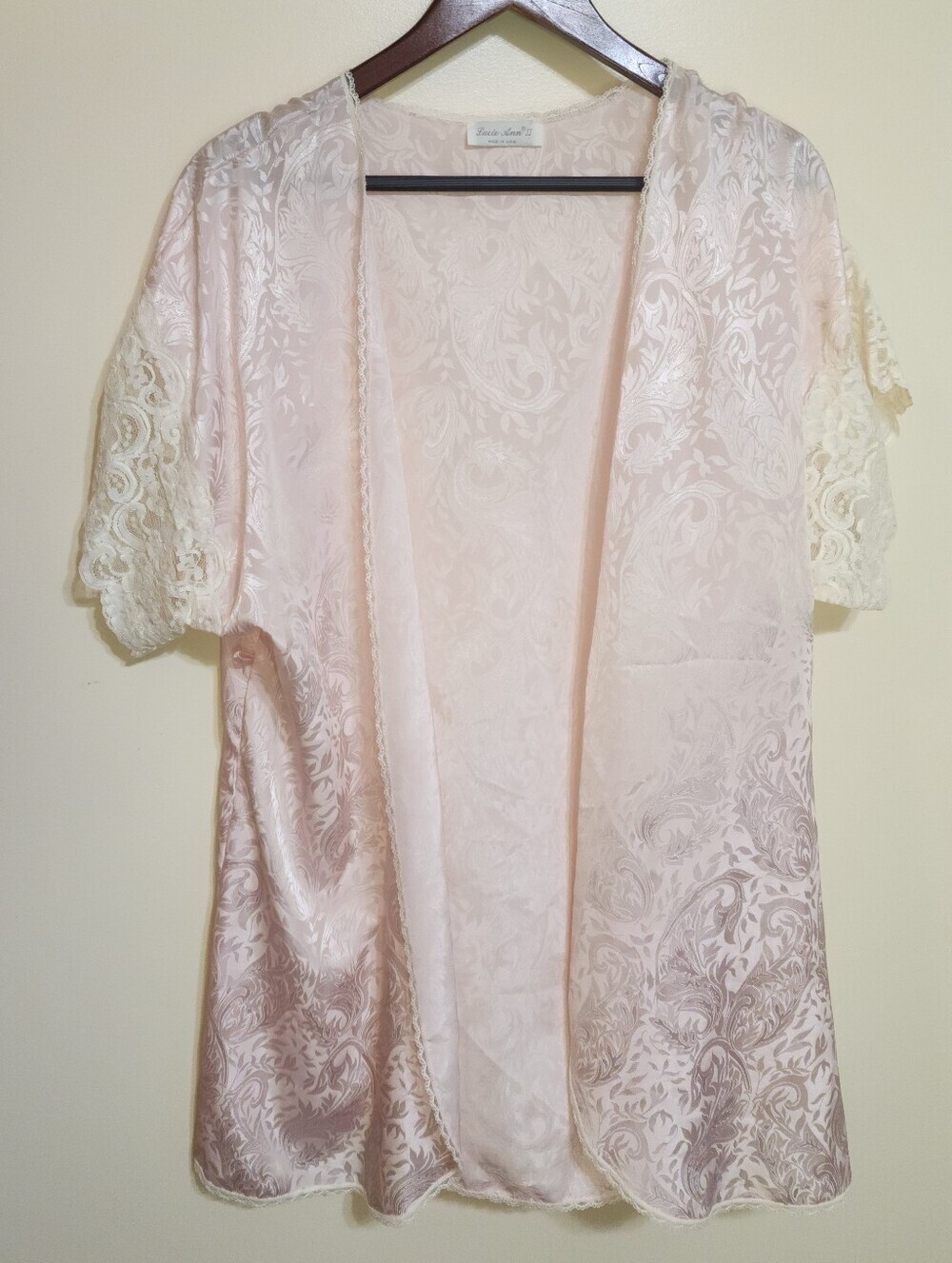 Vtg LUCIE ANN II Pink Floral Damask Short Robe Sleepware Lace USA Smaĺl Cover Up